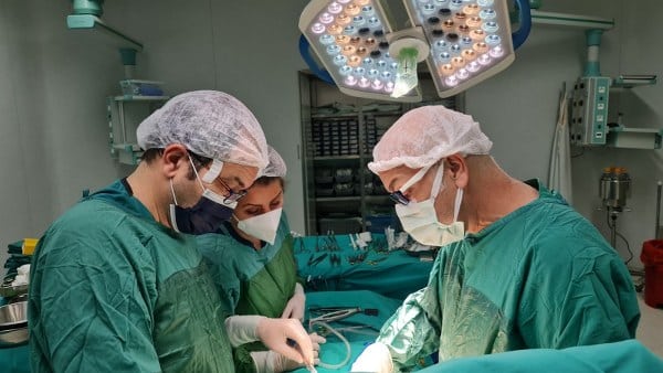Bursa Çekirge Devlet Hastanesi'nde beyin ölümü gerçekleşen 43 yaşındaki erkek hasta İ.Y., organlarının bağışlanmasıyla 4 hastanın yaşama tutunmasına ve 2 hastanın görmesine olanak sağladı.