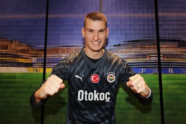 Fenerbahçe, Hırvatistan milli kalecisi Dominik Livakovic ile 5 yıl süreli bir sözleşme imzaladı.