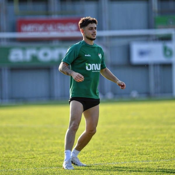 Bursaspor, yarın yapacağı Yeni Mersin İdman Yurdu maçı için son hazırlıklarını tamamladı. Yeşil-beyazlı takım, karşılaşma öncesi Özlüce İbrahim Yazıcı Tesisleri'nde kampa girdi.