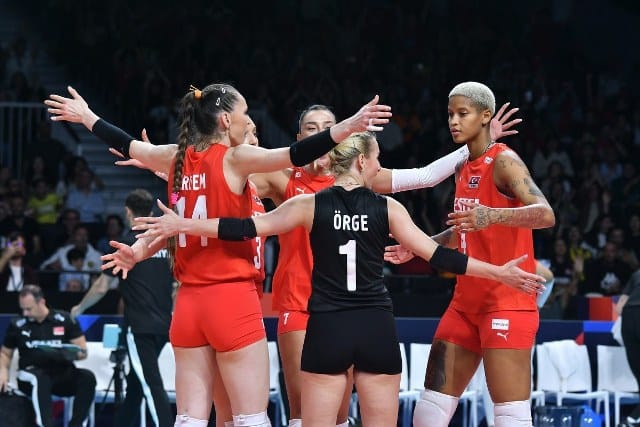 2023 CEV Kadınlar Avrupa Voleybol Şampiyonası çeyrek finalinde Türkiye Milli Kadın Voleybol Takımı, Polonya ile rakip olacak. FİLENİN SULTANLARI