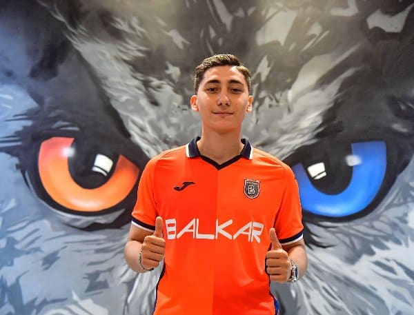 Rams Başakşehir, İtalyan kulübü Torino'dan Emirhan İlkhan'ı 1 yıllığına kiraladığını duyurdu.