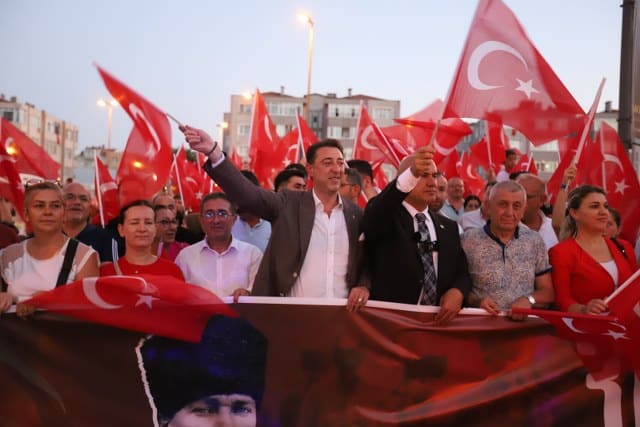 https://17eylul.com/yerel/balikesir-bandirma-karayolunda-kaza-14-yaral.html