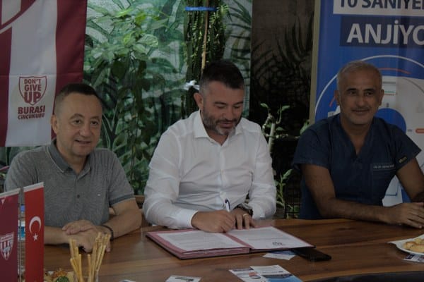 Trendyol 1.Liginde mücadele eden Bandırmaspor'un sağlık sponsoru Bandırma Royal Hastanesi oldu.