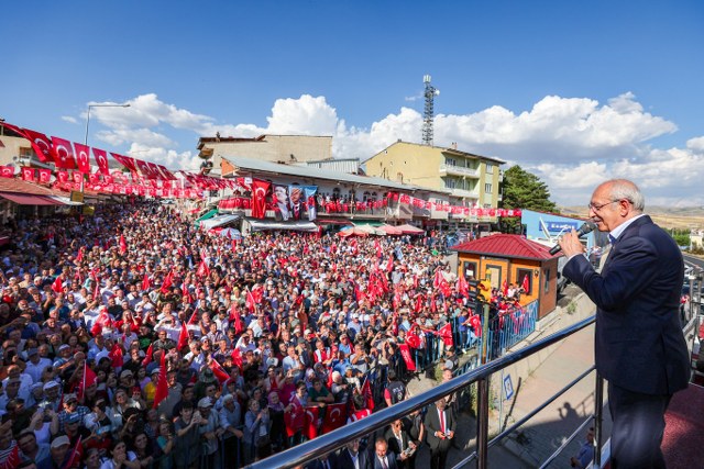 CHP Genel Başkanı Kemal Kılıçdaroğlu, "Ocak’tan sonra belediye başkanları seçim süreci gelecek, asıl zammı seçimden sonra göreceksiniz. Asıl mağduriyeti o zaman göreceksiniz." ifadelerini kullandı. 
