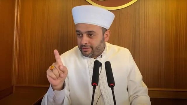 Diyanet İşeri Başkanlığı, sosyal medyadaki bazı paylaşımlarına ilişkin imam Halil Konakçı hakkında inceleme başlattı.