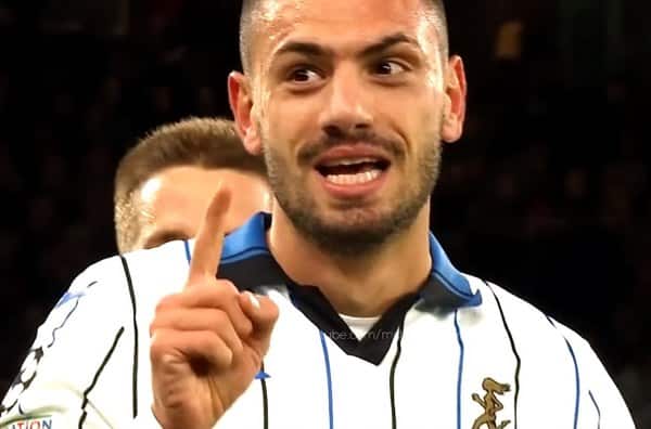 Fenerbahçe Spor Kulübü'nün de radarında olan Melih Demiral sağ gösterip sol vurdu. Tecrübeli oyuncudan avrupa transferi beklenirken o tercihini suudi arabistan takımı olan Al Ahli oldu.