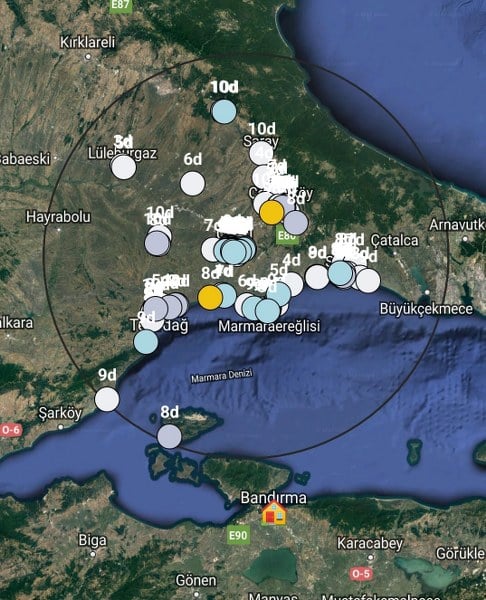 Marmara denizinde saat 17:43 sıralarında 3.7 büyüklüğünde deprem meydana geldi.