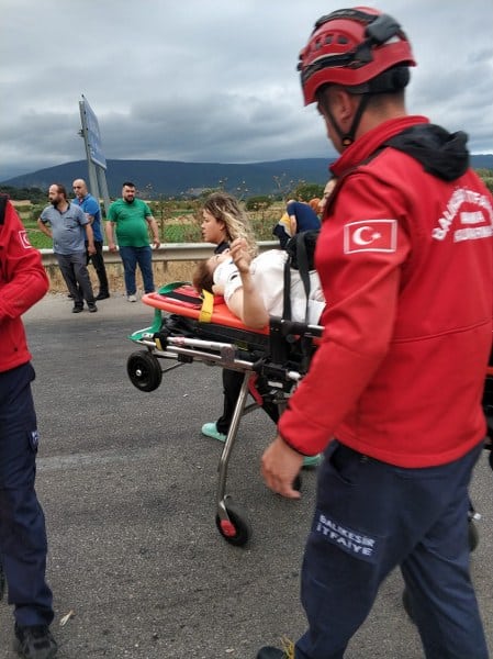 Susurluk'da meydana gelen trafik kazasında 3 kişi yaralandı. İtfaiyenin müdahalesi ile araçlardan çıkarılan yaralılar Susurluk Devlet Hastanesinde tedavi altına alındı.