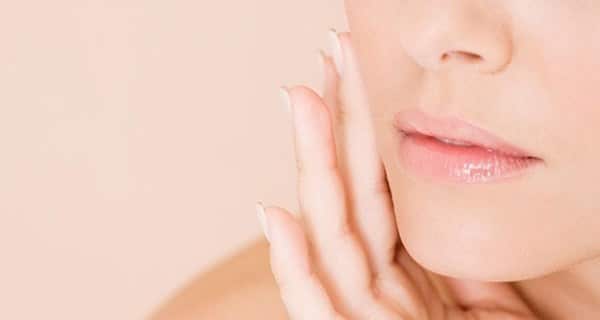 Dermatoloji Uzmanı Dr. Gülbiye Güler, yükselen sıcaklıkların etkisiyle oluşan cilt lekeleri hakkında önerilerde ve uyarılarda bulundu.