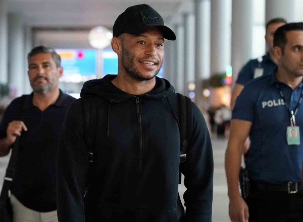 Siyah-beyazlı ekip Beşiktaş, İngiliz orta saha oyuncusu Alexander Oxlade-Chamberlain ile 3 yıllık sözleşme imzaladığını Kamuyu Aydınlatma Platformu (KAP) aracılığıyla duyurdu.