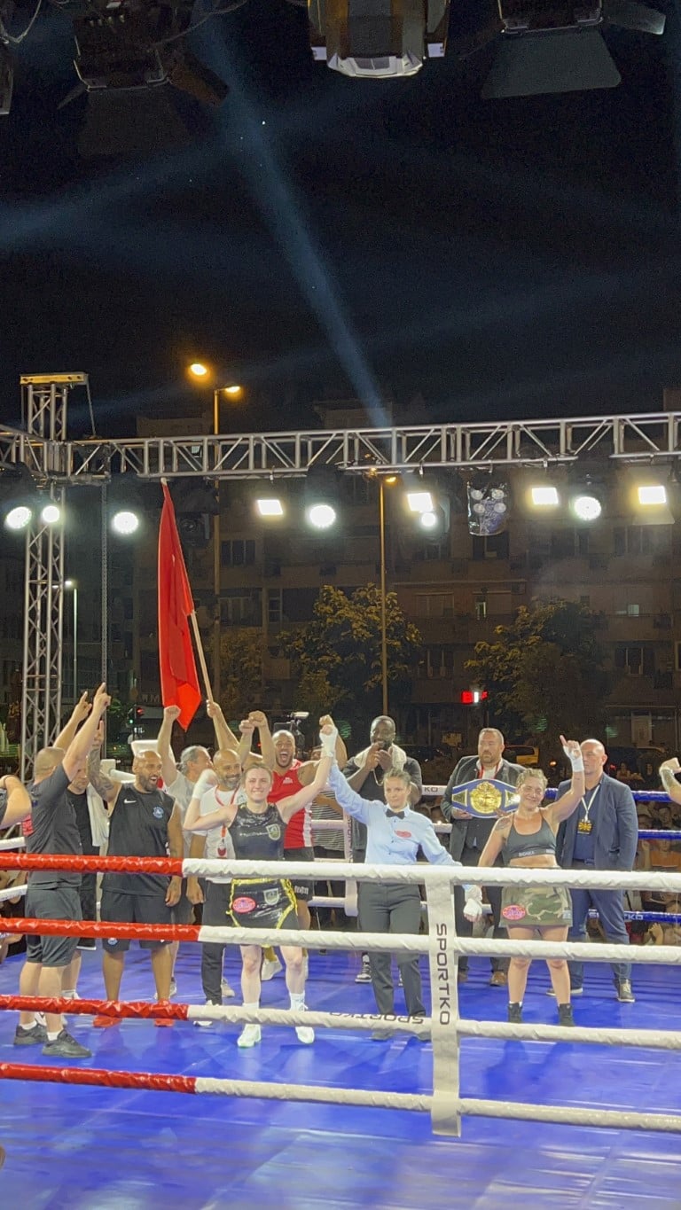 Türk kadın boksör Elif Nur Turhan, Makedonya’da düzenlenen WBF dünya şampiyonluk unvan maçında Arjantinli rakibi Edith Soladed Matthyssealt'i alt ederek dünya şampiyonu oldu.