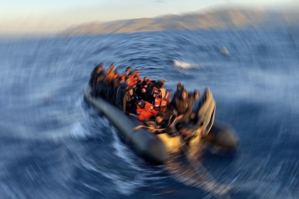 İtalya açıklarında bir sığınmacı teknesinin batması sonucu ilk belirlemelere göre 41 kişinin hayatını kaybettiği açıklandı.