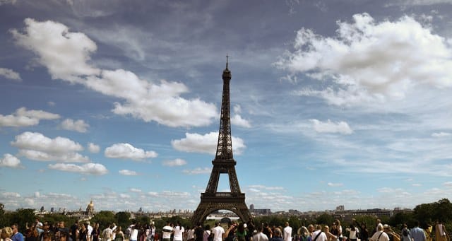 Fransa’nın başkenti Paris’te bulunan Eyfel Kulesi’nde bomba olduğuna dair ihbar yapılmıştı. İhbar, asılsız çıktı.