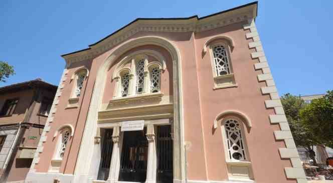 Bursa Gemlik’in sembol yapılarından olan Balıkpazarı Camii, çalışmaların tamamlanmasının ardından yeniden ibadete açılıyor.
