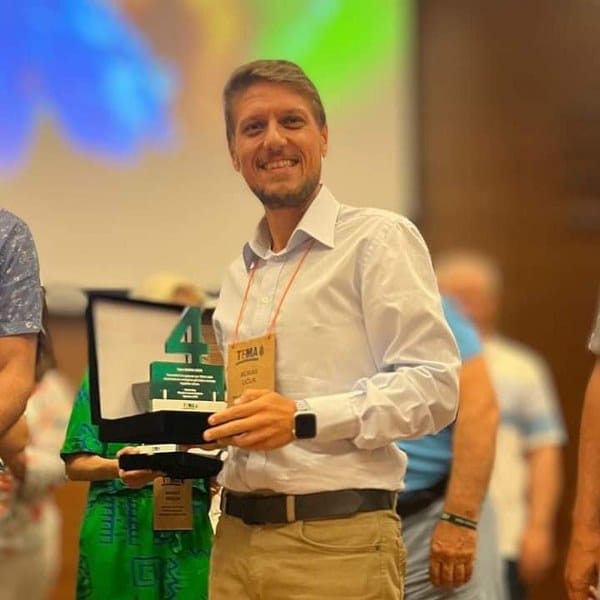  TEMA Vakfı Yönetim Kurulu tarafından başarılı çalışmalar sergileyen Burak Uğur sorumluluğunda Bandırma Temsilciliğine teşekkür plaketi verildi.