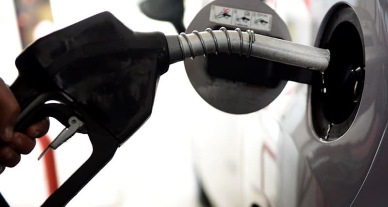 Akaryakıt fiyatlarına zam üstüne zam gelmeye devam ediyor. Motorine gelen zammın ardından bu gece itibarıyla benzine de zam geldi.