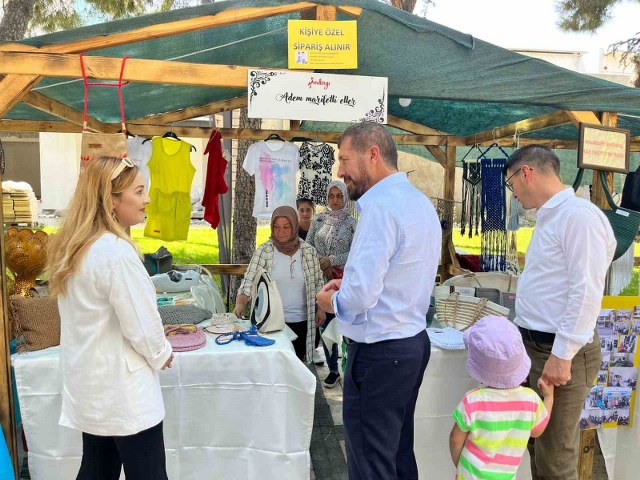 Uluslararası Sındırgı Yağcıbedir Uçan Halı Şenliği'nin bütçesi depremzedelere gönderildi, onun yerine Sındırgı Sanat Sokağı kuruldu.