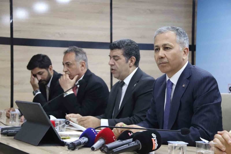 İçişleri Bakanı Ali Yerlikaya, “Terörle mücadelemiz son terörist etkisiz hale getirilinceye kadar devam edecek” ifadelerini kullandı. 