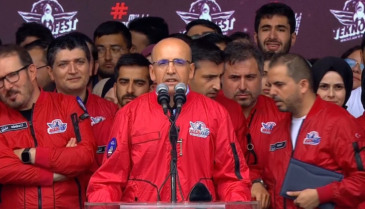 TEKNOFEST’in kapanış töreninde konuşan Hazine ve Maliye Bakanı Mehmet Şimşek, “Tam bağımsız Türkiye ve müreffeh Türkiye’nin yolu tabii ki üretimden geçiyor. İhrac