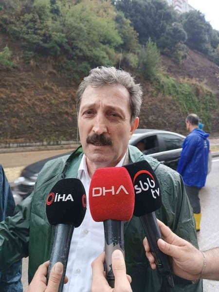 Kuvvetli sağanağın etkili olduğu Samsun sele teslim oldu. Samsun Valisi Orhan Tavlı, yağışların yarın sabaha kadar devam edeceğini ifade ederek, herkesi teyakkuz halinde olması konusunda uyardı.