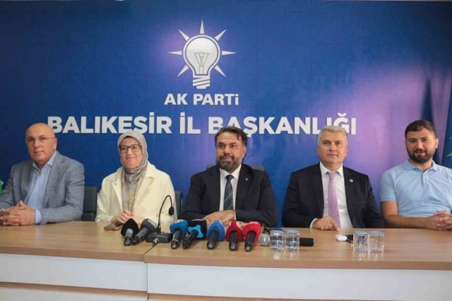 AK Parti Balıkesir İl Başkanı Ekrem Başaran, sağlık sebeplerinden ötürü partisinin genel merkezine sunduğu istifasının kabul edilmesinin ardından düzenlediği basın toplantısı ile veda etti.