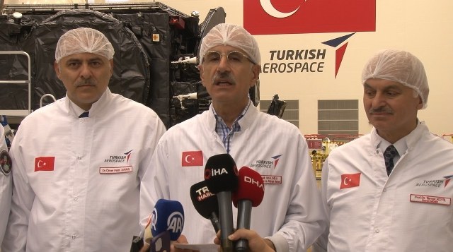 Ulaştırma ve Altyapı Bakanı Abdulkadir Uraloğlu, Türkiye’nin ilk yerli ve milli haberleşme uydusu TÜRKSAT 6A ziyaretinde, “TÜRKSAT 6A uydusun