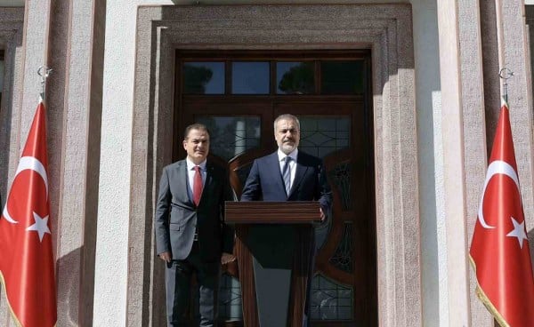 Dışişleri Bakanı Hakan Fidan, Muğla ziyaretinde yaptığı açıklamada, yoğun bir diplomasi trafiği yürüttüklerini ifade ederek, Türk dış politikasının temel hedefinin dostları artırmak ve düşmanları azaltmak olduğunu belirtti.