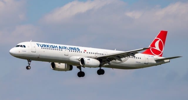 Türk Hava Yolları'nın (THY) dün gerçekleştirdiği Amsterdam-İstanbul seferi sonrasında uçağın iniş takımlarında bulunan cesetle ilgili soruşturma devam ediyor. İstanbul Havalimanı'ndaki güvenlik kamerası kayıtları incelendi, ancak herhangi bir bulguya rastlanmadı. Şimdi, olaydan önceki günlerde yapılan Afrika uçuşlarına ait kayıtların incelenmesi planlanıyor.