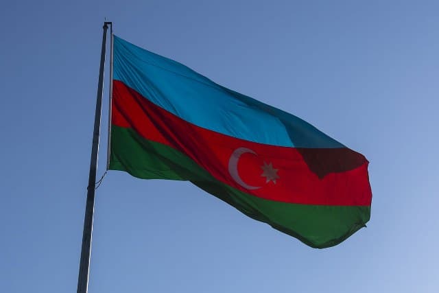Azerbaycan, Ermenistan ordusuna bağlı birliklerin Nahçıvan Özerk Cumhuriyeti’ndeki Azerbaycan mevzilerine ateş açtığını duyurdu.