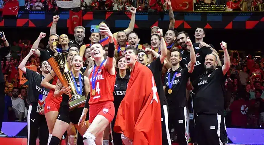 A Milli Kadın Voleybol Takımı'ndan Gizem Örge, Melissa Vargas, Cansu Özbay, Ebrar Karakurt ve Zehra Güneş, CEV Kadınlar Avrupa Voleybol Şampiyonası'nın rüya takımına seçildi.