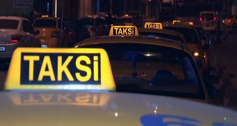 İTO'nun verilerine göre, İstanbul'da Ağustos ayında fiyatı en çok artan taksi ücreti oldu. En çok ucuzlayan ürün ise fiyatı yüzde 17,16 azalan domates olarak kaydedildi. 