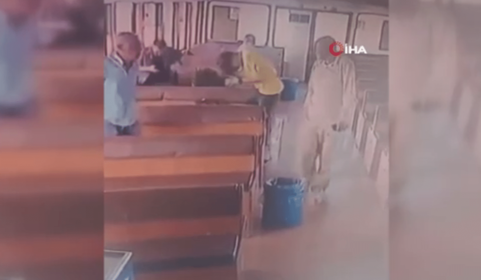 Vapurda yolcunun saçını yakan şahıs, “Geçmiş dönemde uzun saçlı insanlara yönelik travmatik olaylar yaşadığım için yaktım” dedi. Emniyet ekiplerince gözaltına alınan N.Ç., adli merciler tarafından serbest bırakıldı.