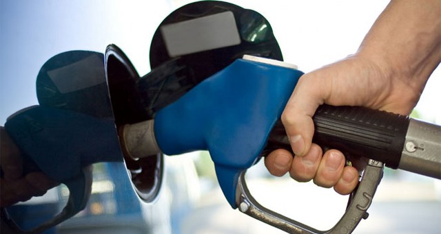 Döviz kuru, petrol fiyatlarındaki hareketlilik ve vergilere yapılan zamlar, akaryakıt fiyatlarını etkilemeye devam ederken motorinin litre fiyatı 40 lirayı aştı. 