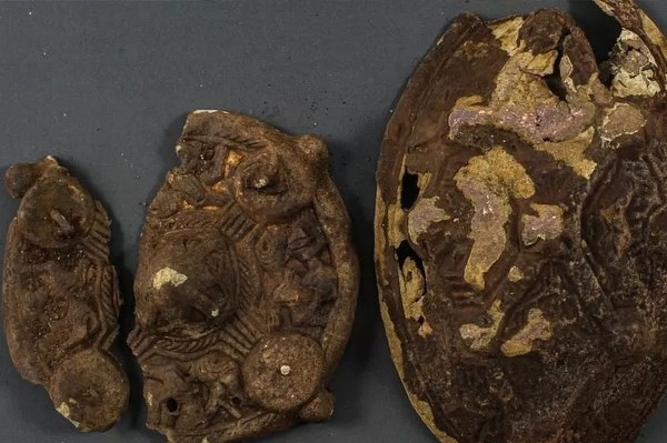 Kayıp küpe ararken bin yıllık Viking kalıntısı buldular