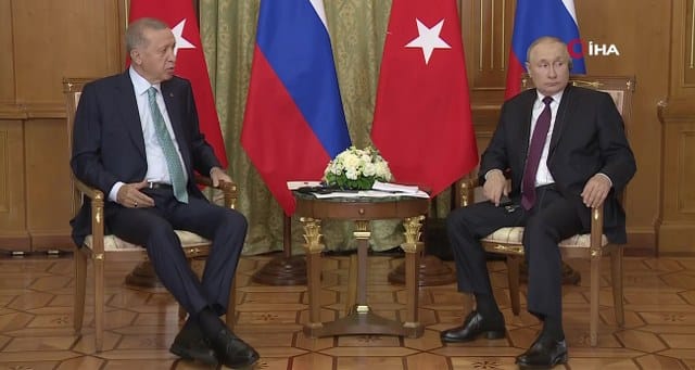 Cumhurbaşkanı Erdoğan'ın, Rusya Devlet Başkanı Putin ile Soçi'deki görüşmesi başladı.