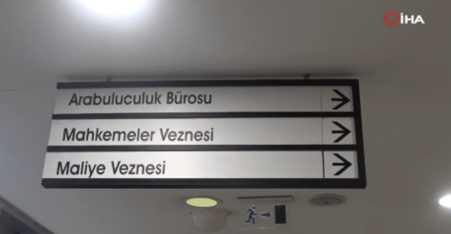 Kira anlaşmazlıklarına arabuluculuk hizmetinin başlamasıyla birlikte, İstanbul Adalet Sarayı'ndaki arabuluculuk merkezine büyük ilgi gösteriliyor. Bu yeni arabuluculuk ofislerinin, ev sahipleri ile kiracılar arasındaki anlaşmazlıkların hızla çözüme kavuşmasına katkı sağlaması bekleniyor.