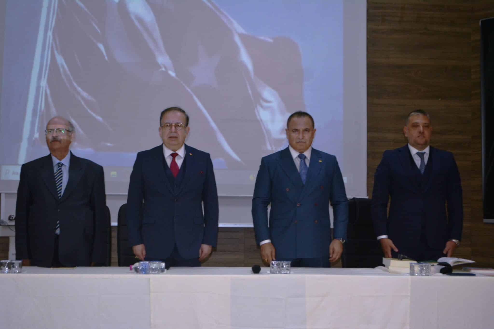 Balıkesir’in Ayvalık ilçesinde, “Doğu Akdeniz’de Yunan Yayılmacılığı ve Mavi Vatan” konulu konferans gerçekleştirildi. Topkapı Üniversitesi Öğretim Üyesi Müstafi Tümamiral Doç. Dr. Cihat Yaycı, "Türkiye olarak adalar (Ege Deniz'inde) meşru hakları