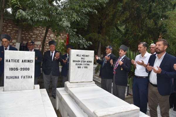 Balıkesir'in Sındırgı ilçesinde, geleneksel hale gelen Kuva-yi Milliye kahramanlarını anma töreni, Eylül ayının ilk haftasında Sındırgı, Gördes ve Demirci ilçelerinin katılımıyla gerçekleştirildi.