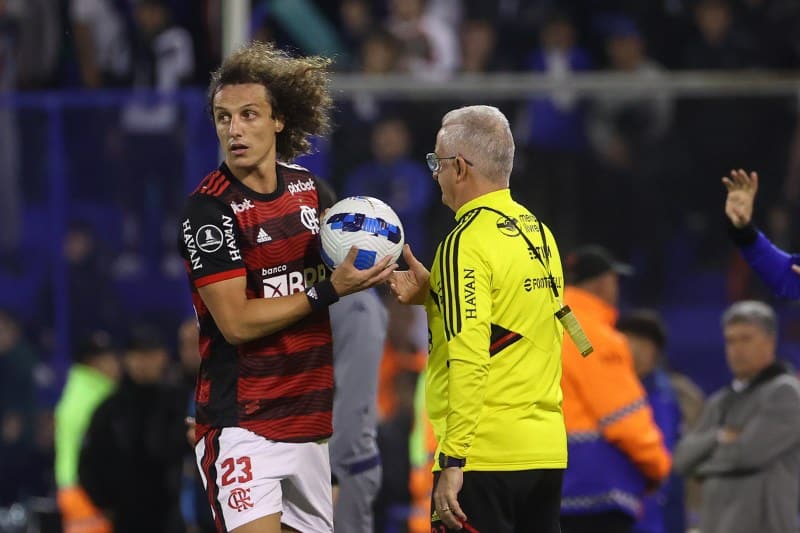 Beşiktaş’ta transfer döneminin kapanmasına kısa bir süre kala stoperde rota Brezilyalı futbolcu David Luiz’e çevrildi.