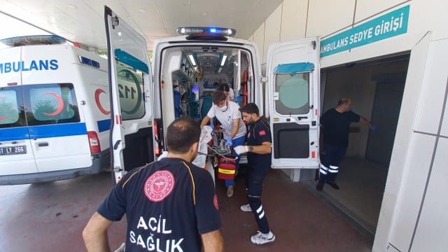 Kocaeli Başiskele'de incir toplamak için çıktığı ağaçtan düşen adamın kalbine dal parçası saplandı, kaldırıldığı hastanede hayatını kaybetti.
