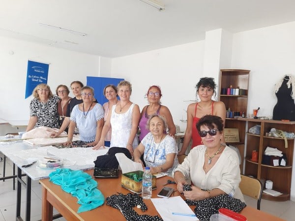 Balıkesir'in Ayvalık ilçesinde, kadınların el emeklerini önemseyen Ayvalık Belediye Başkanı Mesut Ergin tarafından hayata geçirilen sosyal belediyecilik anlayışıyla kurulan mahalle evleri, her geçen gün büyüyerek eğitimler sunmaya devam ediyor.