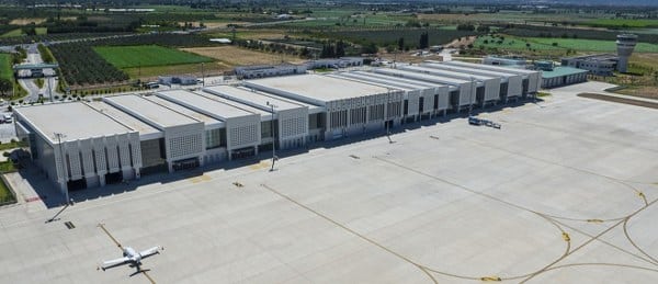 Edremit ilçesinde bulunan Balıkesir Koca Seyit Havalimanı, Kuzey Ege'yi dünya ile havayoluyla bağlamanın çalışmalarına devam ediyor. Havalimanı, yılın ilk 7 ayı boyunca 148,746 yolcuya hizmet sundu ve toplamda 12,865 iç hat, dış hat ve eğitim uçuşuna ev sahipliği yaptı.