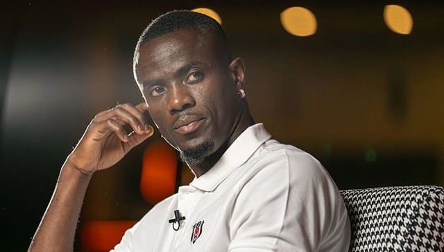 Beşiktaş’ın yeni transferi Eric Bailly, Galatasaray, Fenerbahçe ve Beşiktaş arasında iyi bir rekabet gördüğünü söyleyerek, "Bu sezon benim için önemli olacak. Geçen sene ligi Galatasaray kazandı, bu sene neden Beşiktaş şampiyon olmasın? Buraya kazanma mantalitesiyle geldim, şampiyon olmak ve daha fazlasını yapmak istiyorum” ifadelerini kullandı. 
