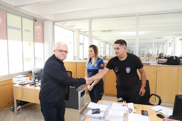 Balıkesir'in Burhaniye İlçesi Belediye Başkanı Ali Kemal Deveciler, 1-7 Eylül tarihleri arasında kutlanan Zabıta Haftası'nın 197. yıl dönümü vesilesiyle, belediye zabıta ekipleriyle buluştu.