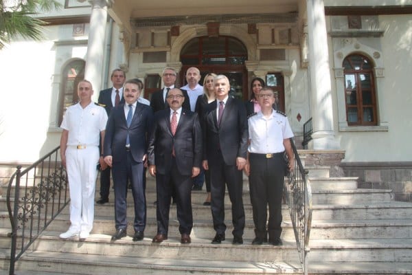 Cumhurbaşkanlığı kararnamesi ile Balıkesir Valiliği görevine atanan Vali İsmail Ustaoğlu, ilk ilçe ziyaretini Edremit'te gerçekleştirdi.