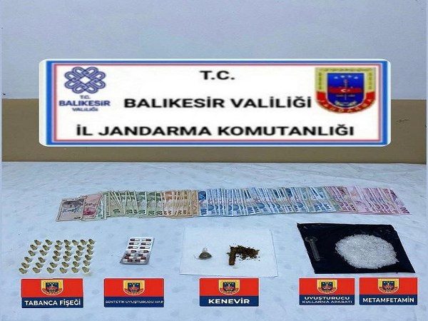 Edremit ilçesindeki jandarma operasyonunda büyük miktarda uyuşturucu madde bulundu.