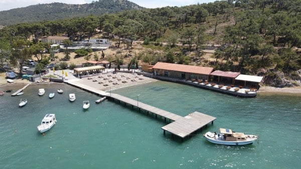Balıkesir'in Ayvalık ilçesinde, Ayvalık Belediyesi İşletme İştirakler Müdürlüğü'ne bağlı Ayvalık işletmeleri, üstün fiyat performansı, yüksek hizmet kalitesi ve dostane personeli ile dolu dolu bir yaz sezonu geçirdi.
