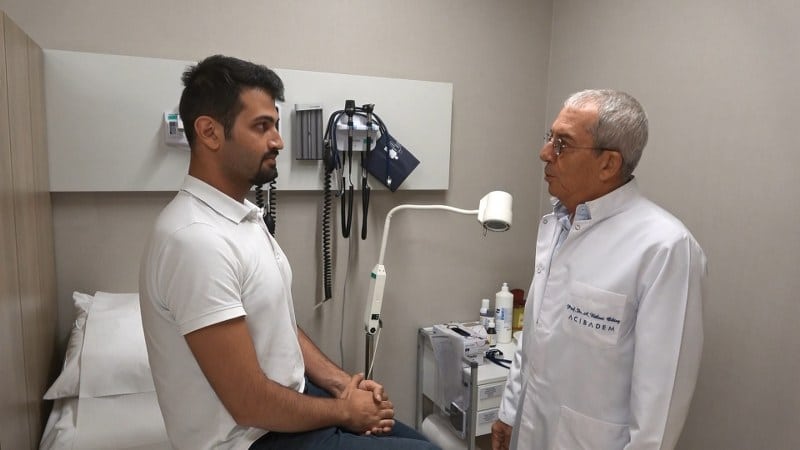 Türkiye’de görülen kanserlerin yaklaşık yüzde 13’ünü prostat kanserinin oluşturduğunu belirten Üroloji Uzmanı Prof. Dr. Bülent Oktay, ölümlerin ise yüzde 5’ini oluşturduğunu söyledi. Prof. Dr. Bülent Oktay, her erkeğin 50 yaşından sonra test yaptırmalarını da tavsiye etti. 