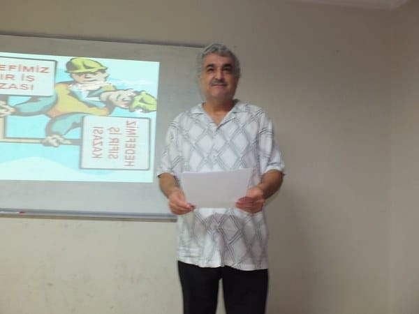 Burhaniye ilçesinde, Halk Eğitim Merkezi'nde kursiyer kayıtları sürerken, Okul Taşıtları Rehber Personel Eğitimleri başarıyla sonuçlandı. Toplamda 25 kişi, 30 saatlik kursa katıldı.