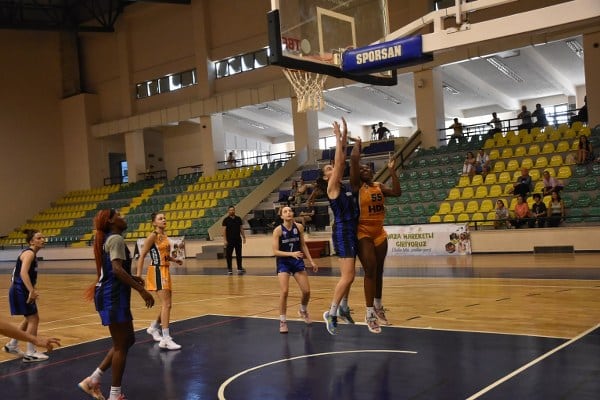 Türkiye Kadınlar Basketbol Ligi'nde şampiyonluk hedefi olan Ferhatoğlu Edremit Belediyesi Gürespor, yeni sezon öncesi hazırlıklarını sürdürüyor. Son olarak Bodrum Basketbol'u mağlup ederek, Körfezin Melekleri sezon öncesi etkileyici bir performans sergiledi.